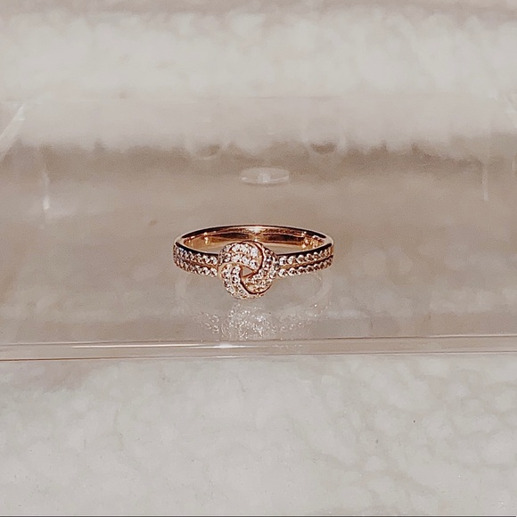 Pandora Shimmering Knot Ring